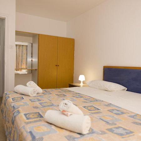 Alecos Hotel Apartments Пафос Екстер'єр фото
