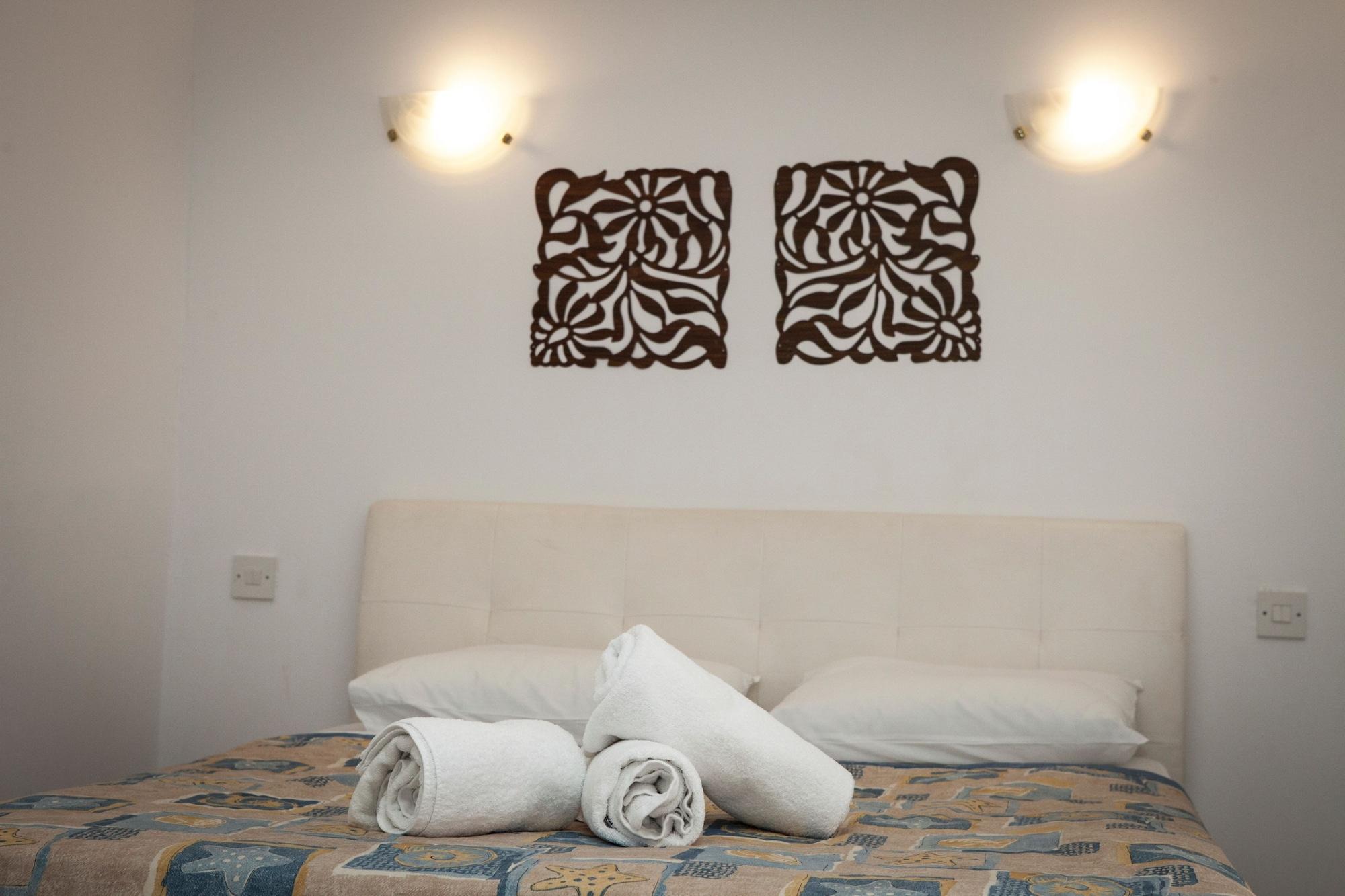 Alecos Hotel Apartments Пафос Екстер'єр фото