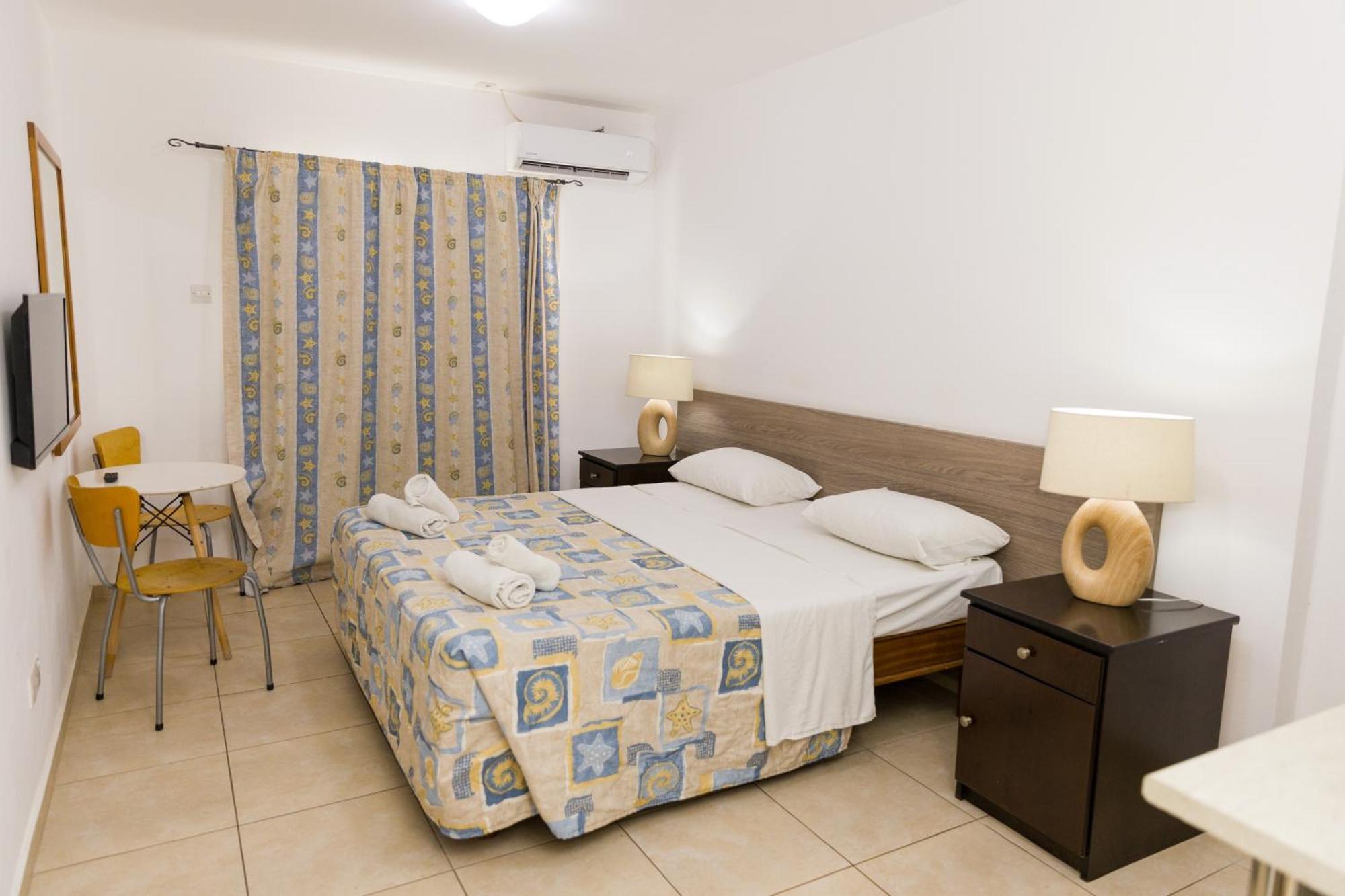 Alecos Hotel Apartments Пафос Екстер'єр фото