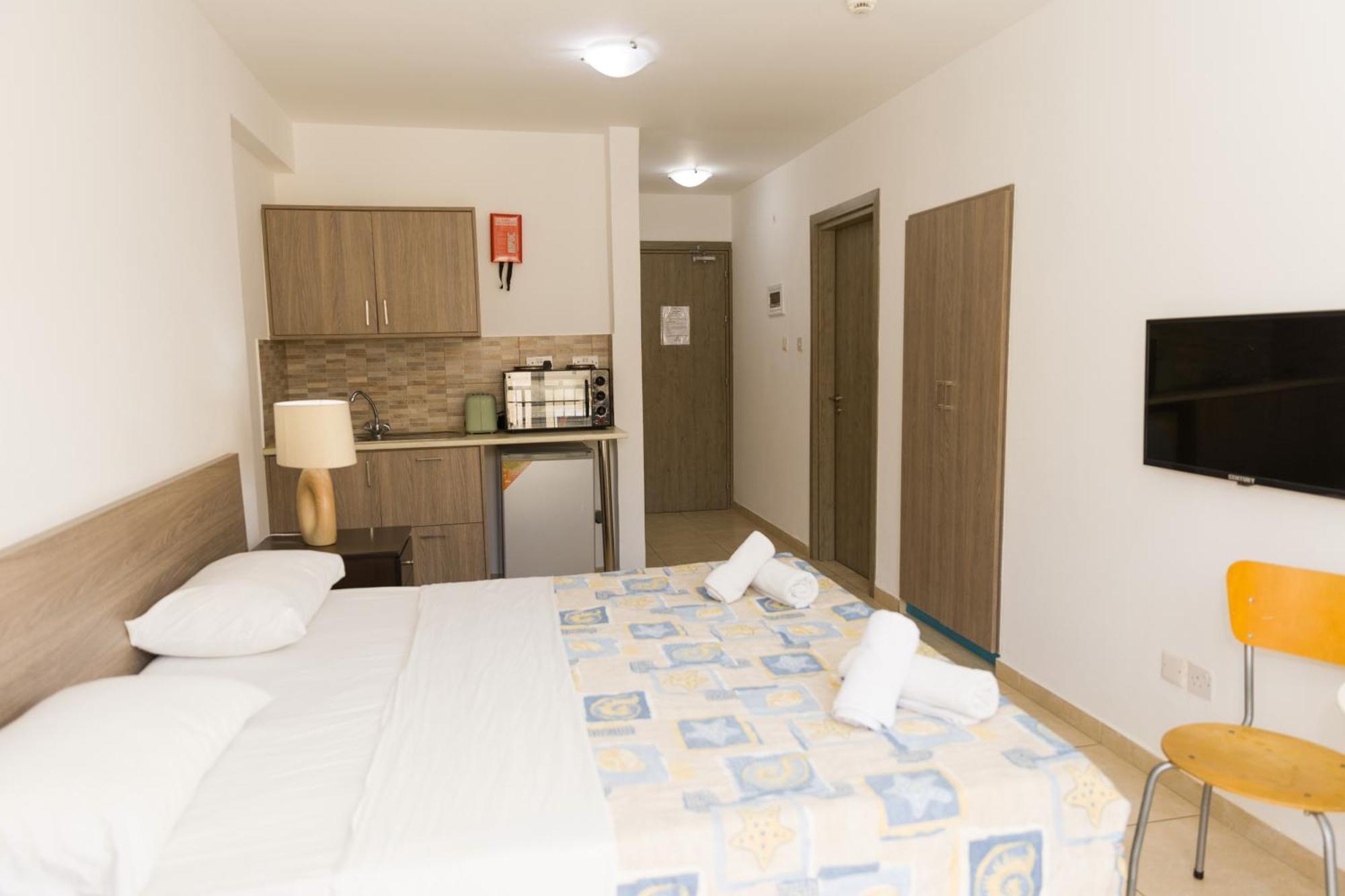 Alecos Hotel Apartments Пафос Екстер'єр фото