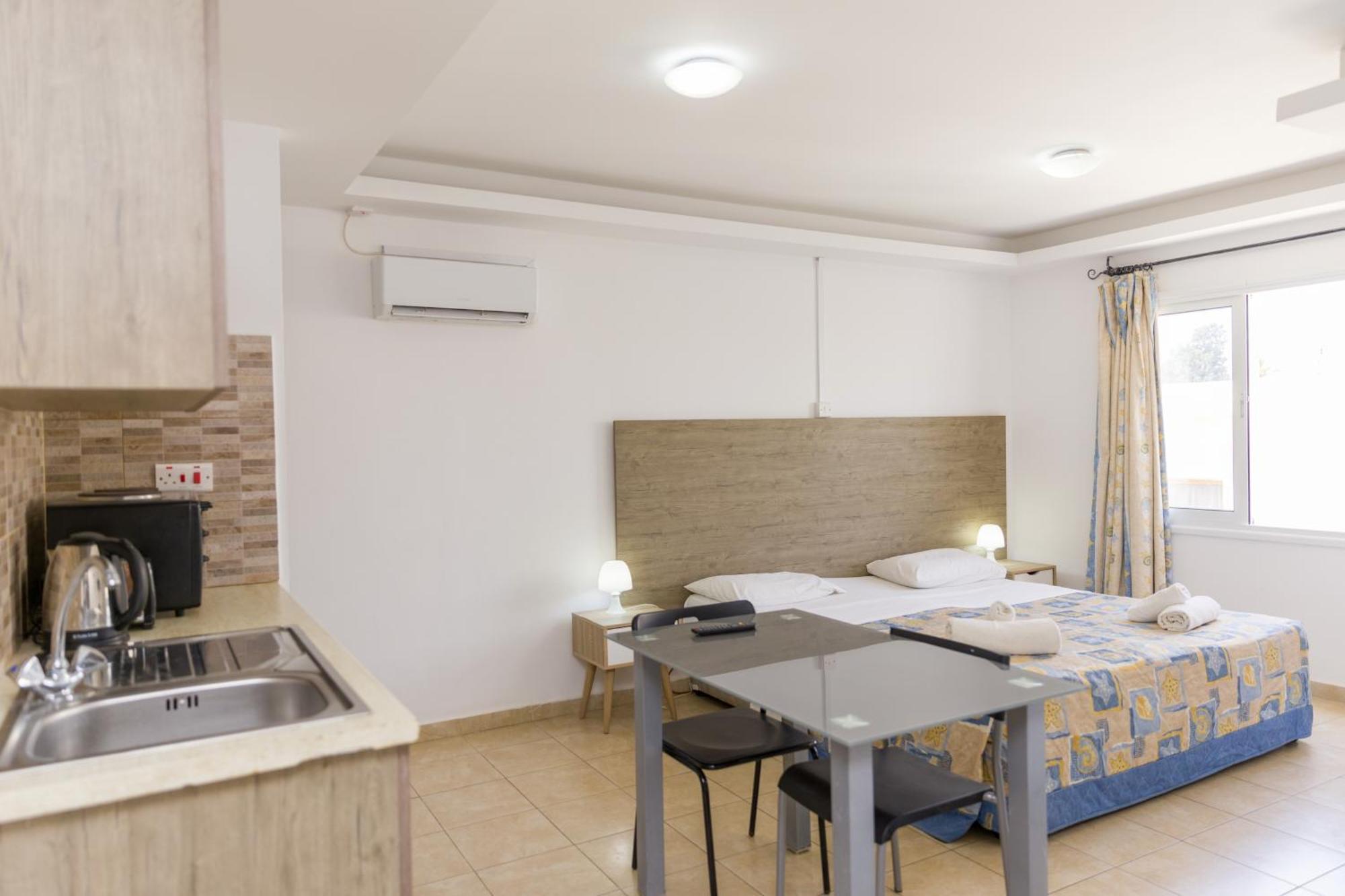 Alecos Hotel Apartments Пафос Екстер'єр фото