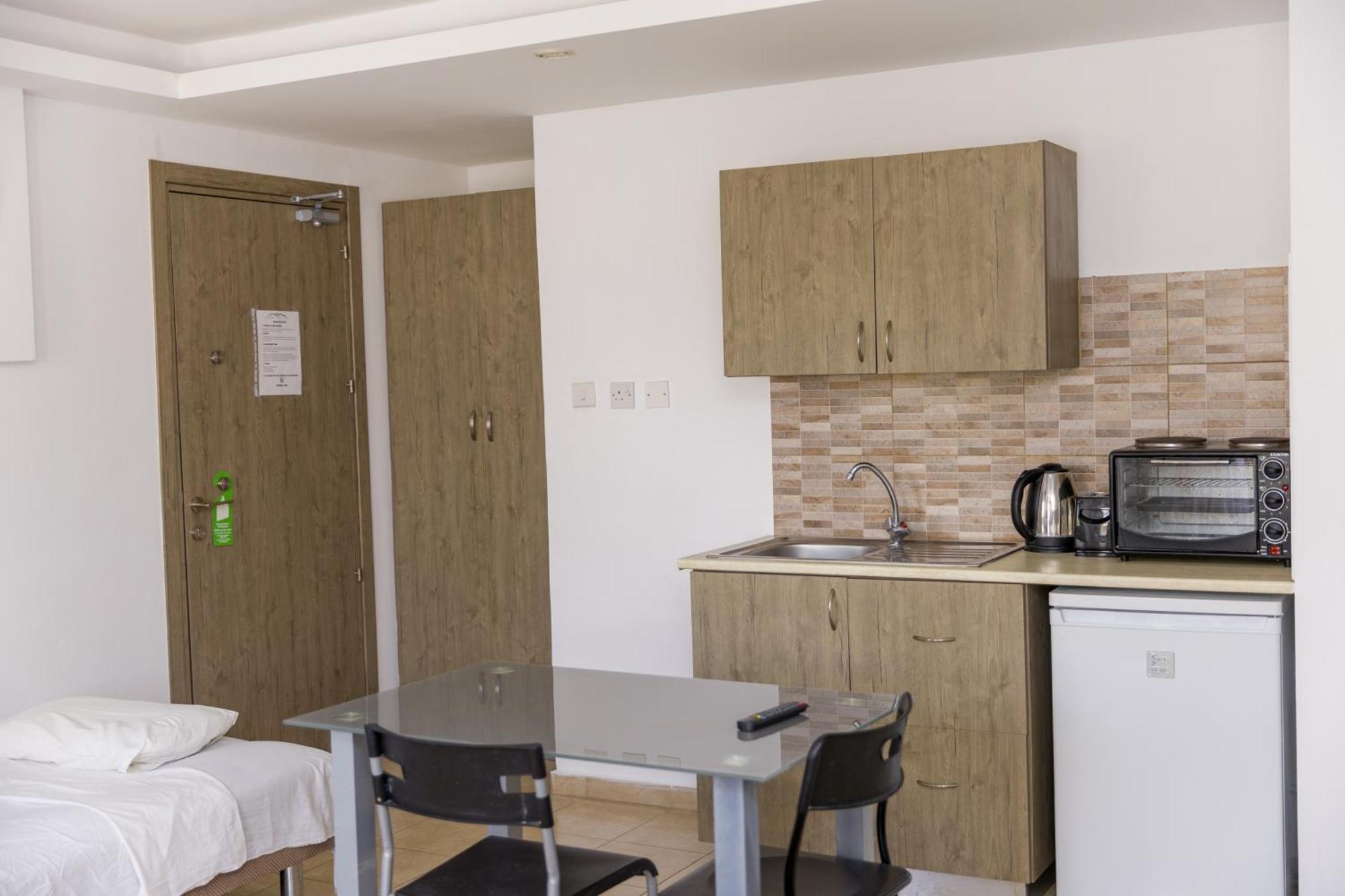 Alecos Hotel Apartments Пафос Екстер'єр фото