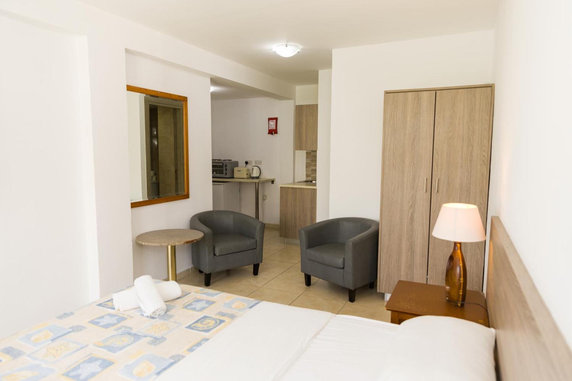 Alecos Hotel Apartments Пафос Екстер'єр фото