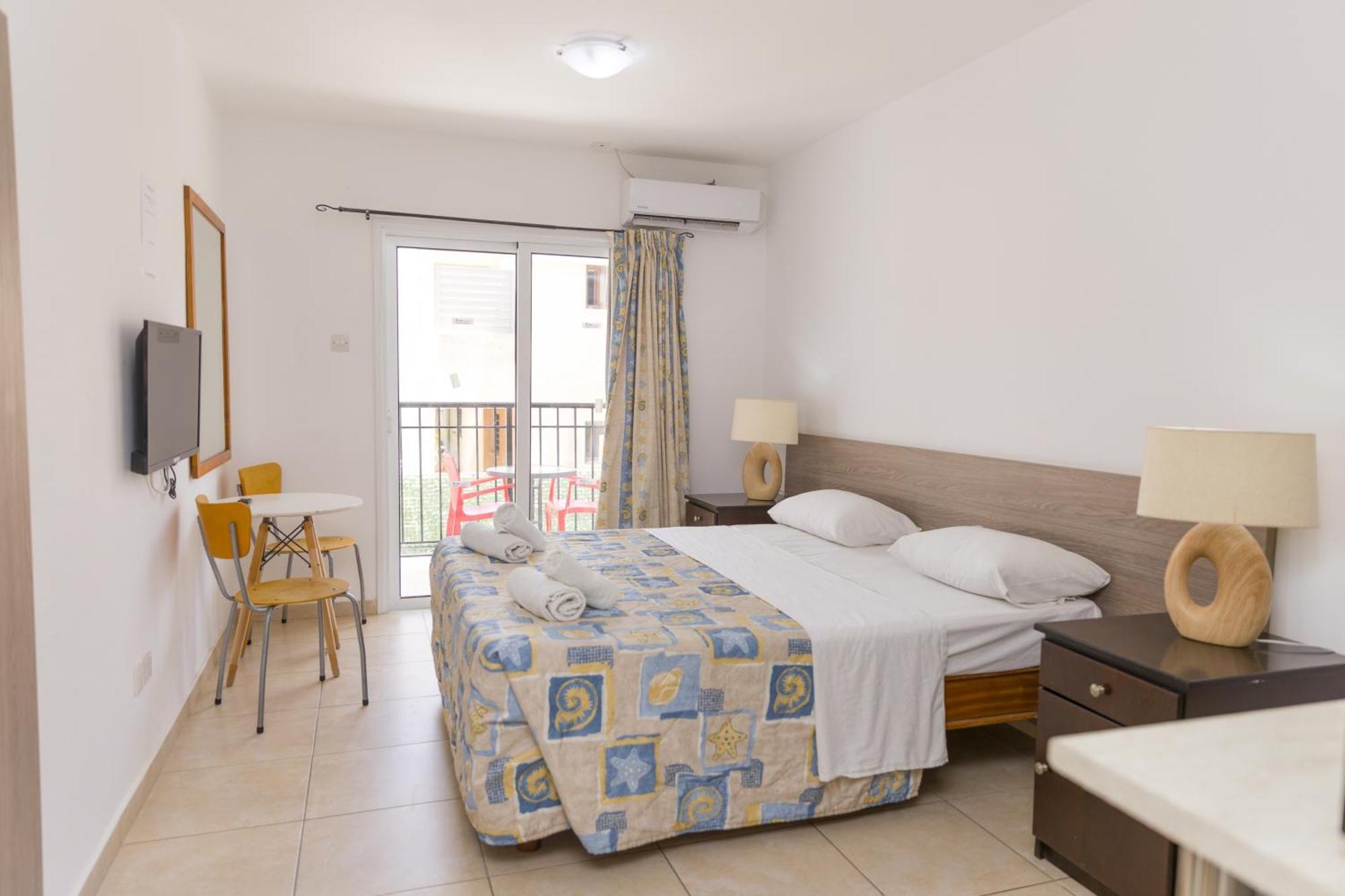 Alecos Hotel Apartments Пафос Екстер'єр фото