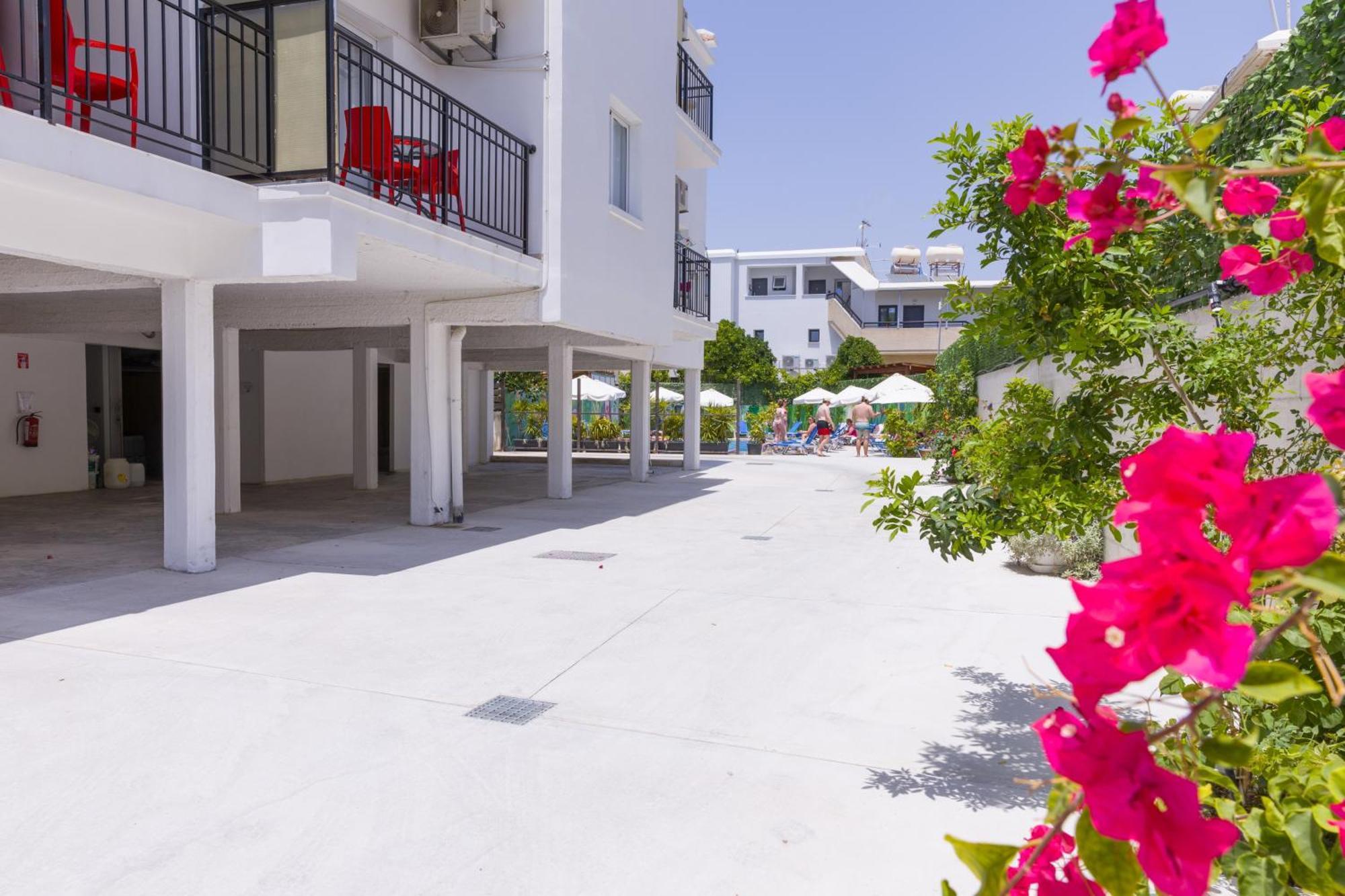 Alecos Hotel Apartments Пафос Екстер'єр фото